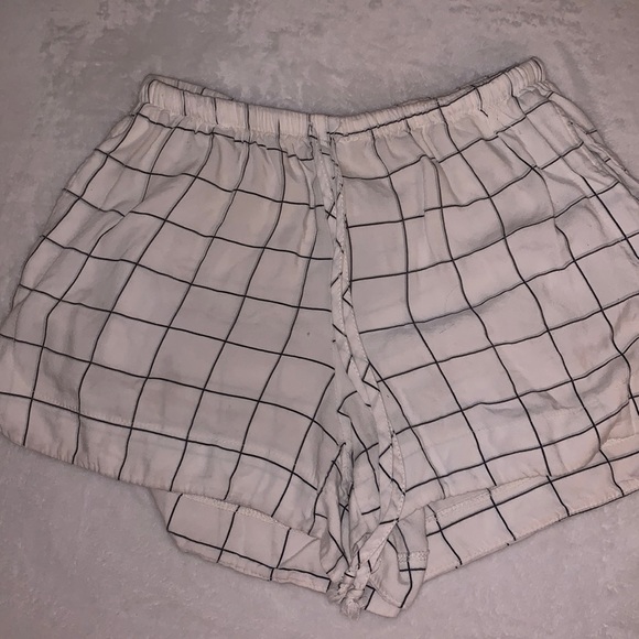 Brandy Melville Grid Shorts - Picture 2 of 2